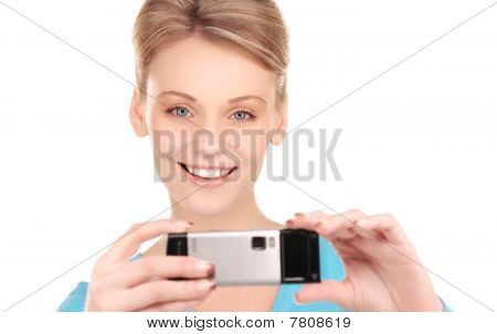 Donna felice con fotocamera telefono