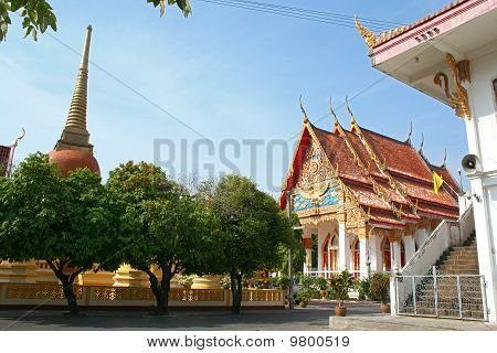 Starověké chrámy centrální centra města Phuket.