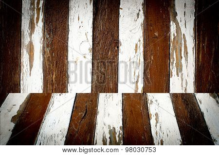vignette board stage made of zebra pattern boards
