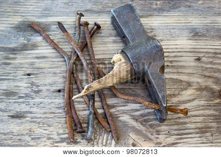 Old Curve Of The Nails And Nail Puller On A Wooden Background