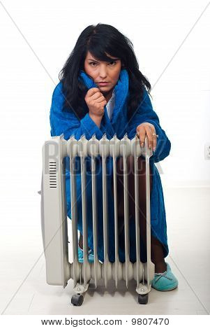 Femme dans la maison des frissons