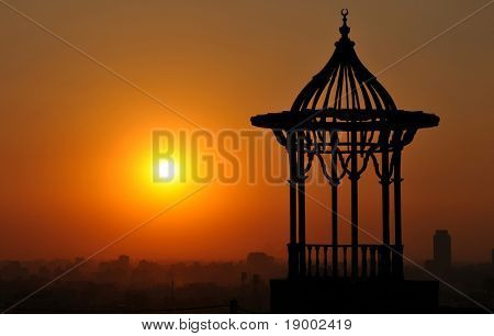 Paysage urbain du Caire au coucher du soleil