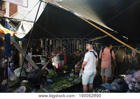 Travelers People Visit And Looking Mae Klong Railway Market Or Talat Rom Hup Meaning The Umbrella Pu