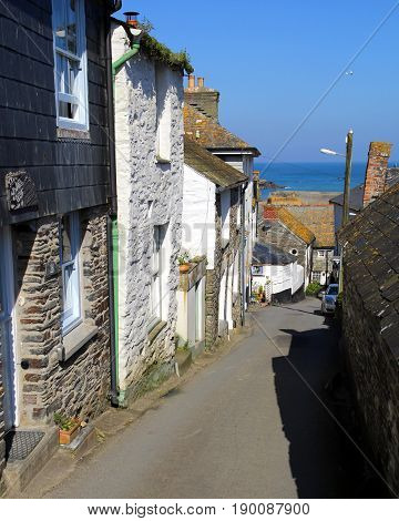 Port Isaac, Cornwall, Uk - April 8Th 2017: A Quaint Narrow Road With Sea View In The Picturesque Cor