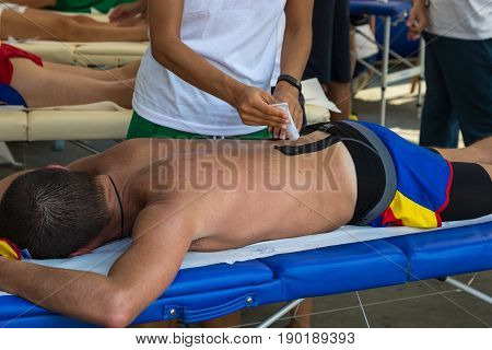 Ahlete's Back Massage after Fitness Activity: Wellness and Sport