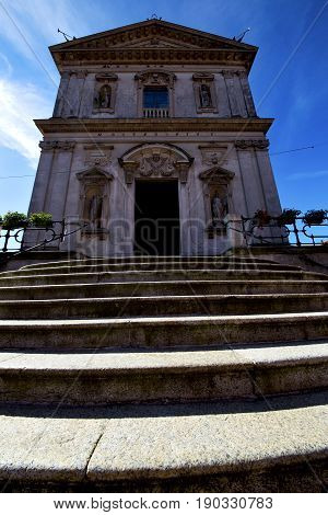 Italy  Lombardy       The Caronno Varesino  Closed Brick   Step    Wall