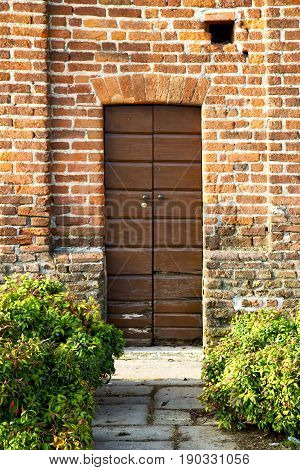 Italy  Lombardy     The Milano Old   Church  Bush   Pavement