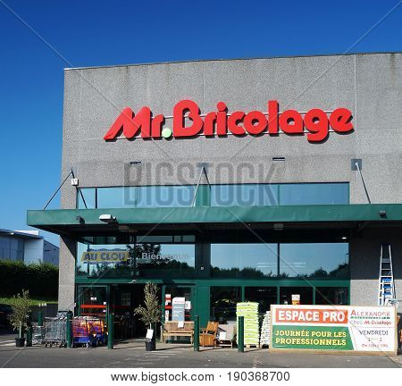 Mr. Bricolage Storefront. Waterloo, Belgium - June 2, 2017. Mr. Bricolage is a French retail chain offering home improvement and do-it-yourself products with stores across Europe, South America and North Africa.
