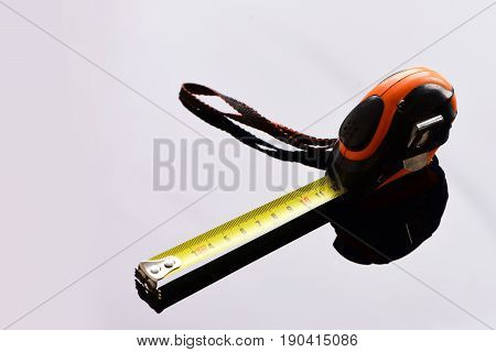 Device For Measuring In Orange, Yellow And Black Colors