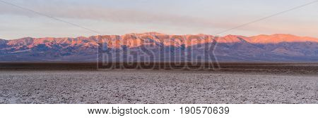 valley; dry; salt; desert; park; california; national; usa; geology; formation; rough; landscape; mountain; devil's; natural; america; erosion; environment; badlands; attraction; unusual; barren; basin; drought; forbidden; formations; view; devil's golf c