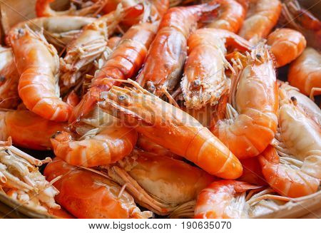 Steamed shrimp can eat with seafood sauce. Thai food is delicious.