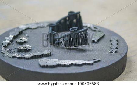 Object denture body printed on a laser sintering machine on the work disk
