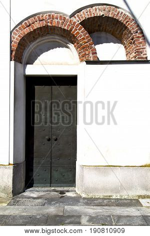 Caiello      Rusty   Door Curch  Closed  Italy  Lombardy