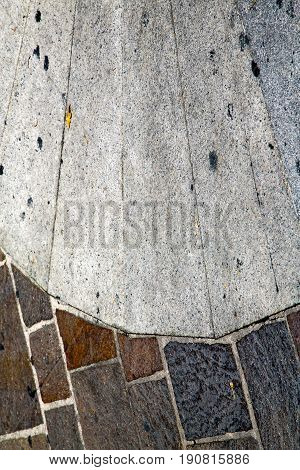 Direction  Busto     Pavement Of A Curch And Marble