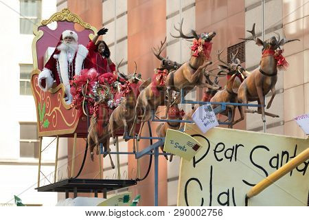 Houston, Texas, USA - November 23, 2017, The H-E-B Thanksgiving Day Parade in Houston began in 1949, when Santa arrived at Union Station and rode his sleigh to the downtown Foley’s. A holiday tradition showcasing the Houston community on Thanksgiving morn