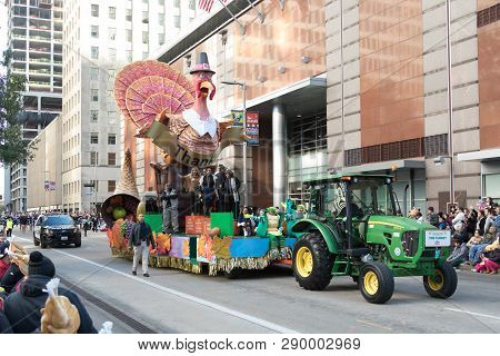 Houston, Texas, USA - November 23, 2017, The H-E-B Thanksgiving Day Parade in Houston began in 1949, when Santa arrived at Union Station and rode his sleigh to the downtown Foley’s. A holiday tradition showcasing the Houston community on Thanksgiving morn