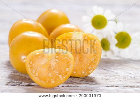 Fruit Of Uchuva, Uvilla, Aguaymanto On The Table - Physalis Peruviana