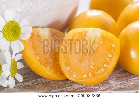 Fruit Of Uchuva, Uvilla, Aguaymanto On The Table - Physalis Peruviana
