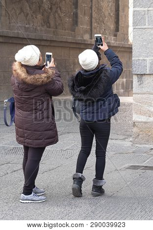 Luoyang, Henan/china- January 19, 2019: The Unspecific Women Taking Photo At The Longmen Grottoes. T