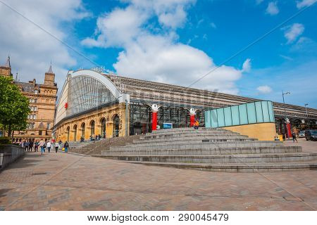 Liverpool, Uk - May 16 2018:liverpool Lime Street Is A Terminus Railway Station Serves The City Cent