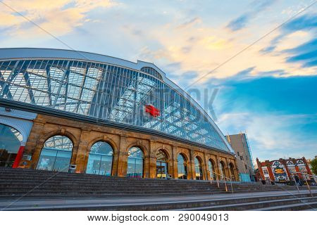 Liverpool, Uk - May 18 2018:liverpool Lime Street Is A Terminus Railway Station Serves The City Cent