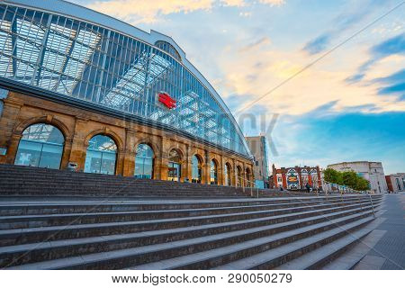 Liverpool, Uk - May 18 2018:liverpool Lime Street Is A Terminus Railway Station Serves The City Cent