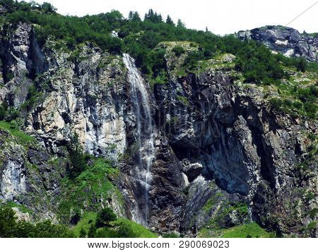 Waterfall Sidensackfall Or Wasserfall Sidensackfall, Spritzbach Stream In The Alpine Valley Of Mader
