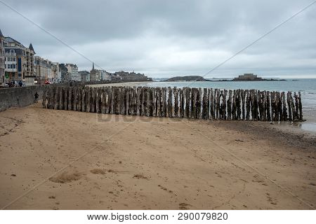 Saint-malo, France - September 12, 2018: View Of Beach And Old Town Of Saint-malo. Brittany, France