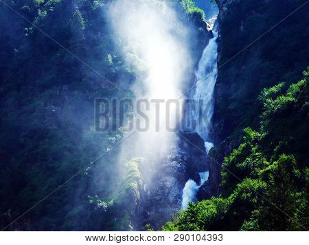 Waterfall Stauber Or Wasserfall Stäuber, Brunnibach Stream In The Alpine Valley Of Maderanertal - Ca