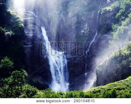 Waterfall Stauber Or Wasserfall Stäuber, Brunnibach Stream In The Alpine Valley Of Maderanertal - Ca