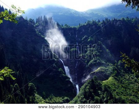 Waterfall Stauber Or Wasserfall Stäuber, Brunnibach Stream In The Alpine Valley Of Maderanertal - Ca