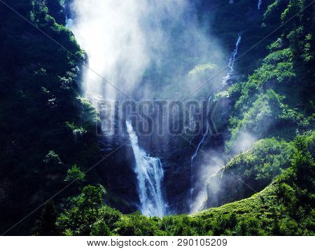 Waterfall Stauber Or Wasserfall Stäuber, Brunnibach Stream In The Alpine Valley Of Maderanertal - Ca