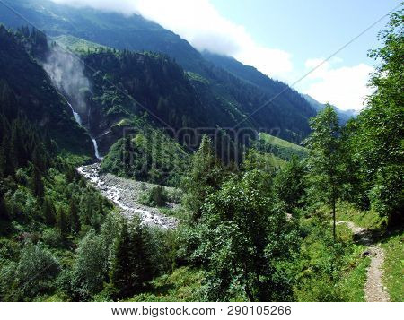 Waterfall Stauber Or Wasserfall Stäuber, Brunnibach Stream In The Alpine Valley Of Maderanertal - Ca