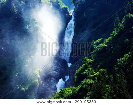 Waterfall Stauber Or Wasserfall Stäuber, Brunnibach Stream In The Alpine Valley Of Maderanertal - Ca