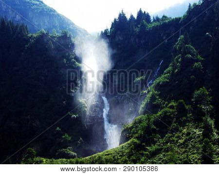 Waterfall Stauber Or Wasserfall Stäuber, Brunnibach Stream In The Alpine Valley Of Maderanertal - Ca