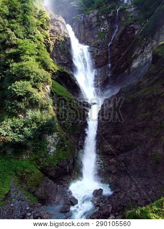 Waterfall Stauber Or Wasserfall Stäuber, Brunnibach Stream In The Alpine Valley Of Maderanertal - Ca