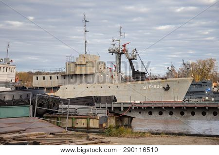 Baltiysk, Russia  - November 04, 2018: Old Shabby Russian Minesweeper Uts-306. It Was Built In 1953 