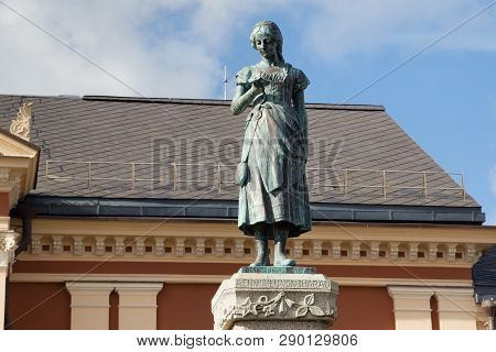 Klaipeda, Lithuania - September 22, 2018: The Sculpture Of A Young Girl Known As Annchen Von Tharau 