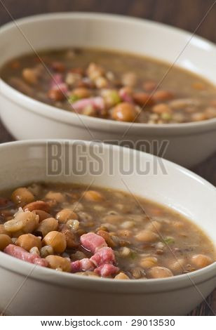 ถั่ว Borlotti และ spelt ซุป