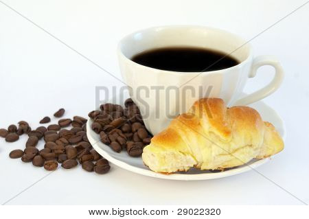 Croissant e coffy para pequeno-almoço