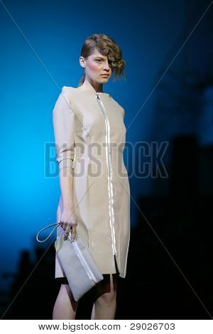 ZAGREB, Kroatien - APRIL 16: Mode model iført design af Amarie på 