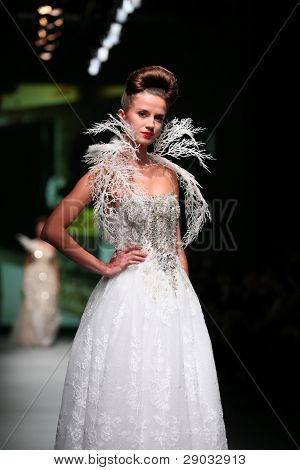 ซาเกร็บ โครเอเชีย - 20 ตุลาคม: แบบแฟชั่นเสื้อผ้าเสื้อผ้าที่ทำใน 'Croaporter' โดย Boris Pavlin 