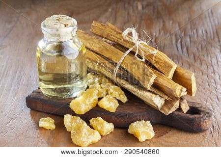 Bursera Graveolens, Essence And Resin. In Spanish (