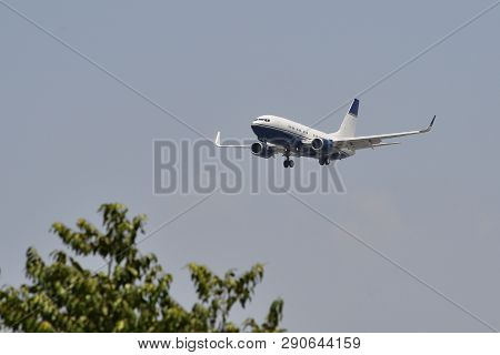 Airplane Landing At Saigon Airport (sgn)