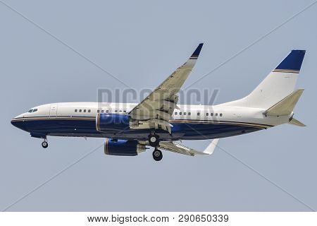 Airplane Landing At Saigon Airport (sgn)