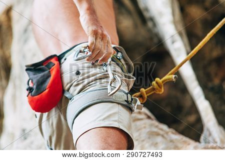 Mountain Climber Chalked Hands Close Up Im