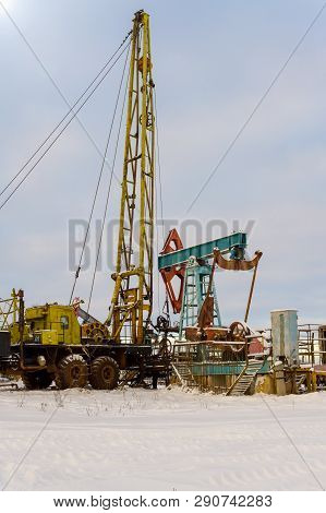 Mining And Quarrying. Installations For The Extraction Of Oil From The Bowels Of The Earth. Pumpjack