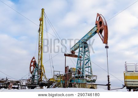 Mining And Quarrying. Installations For The Extraction Of Oil From The Bowels Of The Earth. Pumpjack