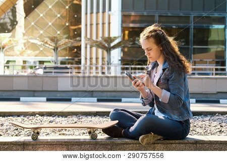 Happy Teen Girl Talk By A Mobile Phone Sit In A City