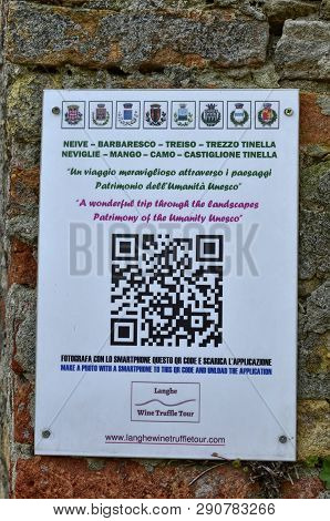 Neive, Piedmont, Italy. October 2018. Tourist Information Signpost On The Circuit Of Municipalities 